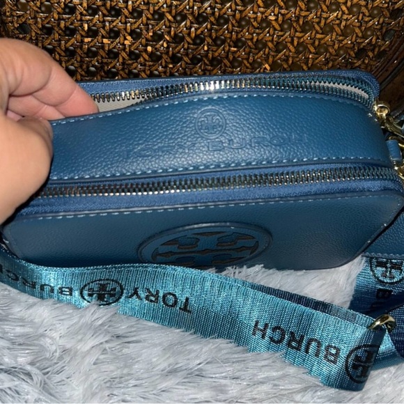 NWT Tory Burch Blue Pebbled Leather Crossbody Bag - Picture 3 of 8